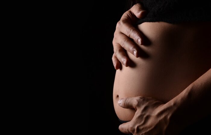 La_ligne_de_grossesse_:_signe_de_maternité_et_symbole_de_beauté_féminine